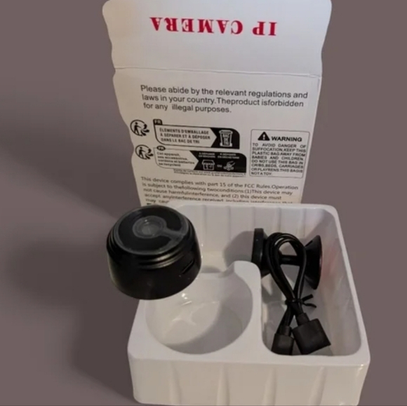 IP Camera with Accessories - Picture 2 of 3